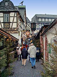 Weihnachtsmarkt Rdesheim, Drosselgasse, Drosselhof, Bild 08,  Wilhelm Hermann, 29. November 1998