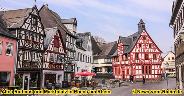 das Alte Rathaus und der Marktplatz in Rhens am Rhein