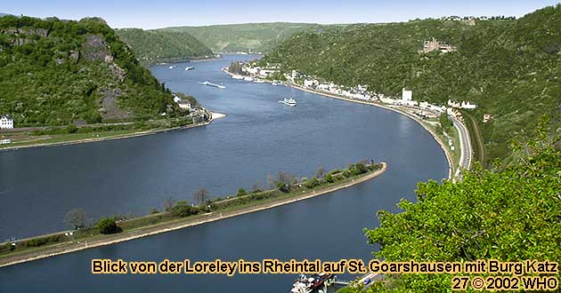 Blick von der Loreley ins Rheintal auf St. Goarshausen mit Burg Katz