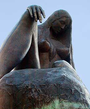 Loreley, Bronzestatue auf dem Loreleyhafen-Hafendamm bei St. Goarshausen, 6. November 1998, © Foto: WHO
