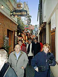 Weihnachtsmarkt Rdesheim, Drosselgasse, Drosseleck, Bild 02,  Wilhelm Hermann, 29. November 1998